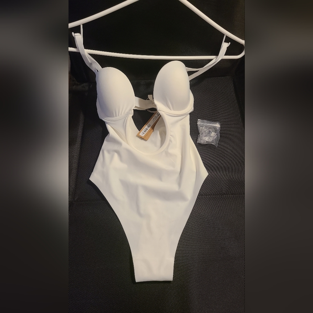 SKIMS Deep Plunging Shapewear Body Suit (XXS ●  MARBLE)
